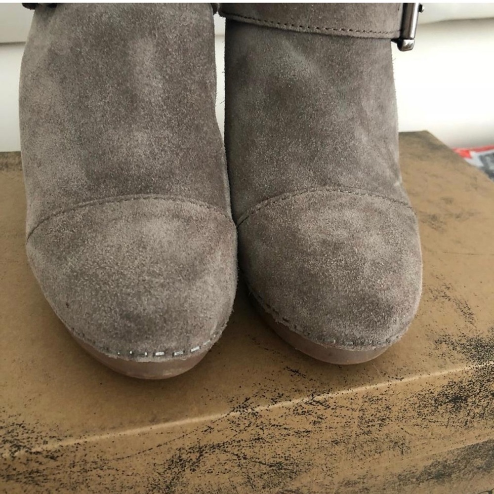 Shoes - Picture 4 of 4